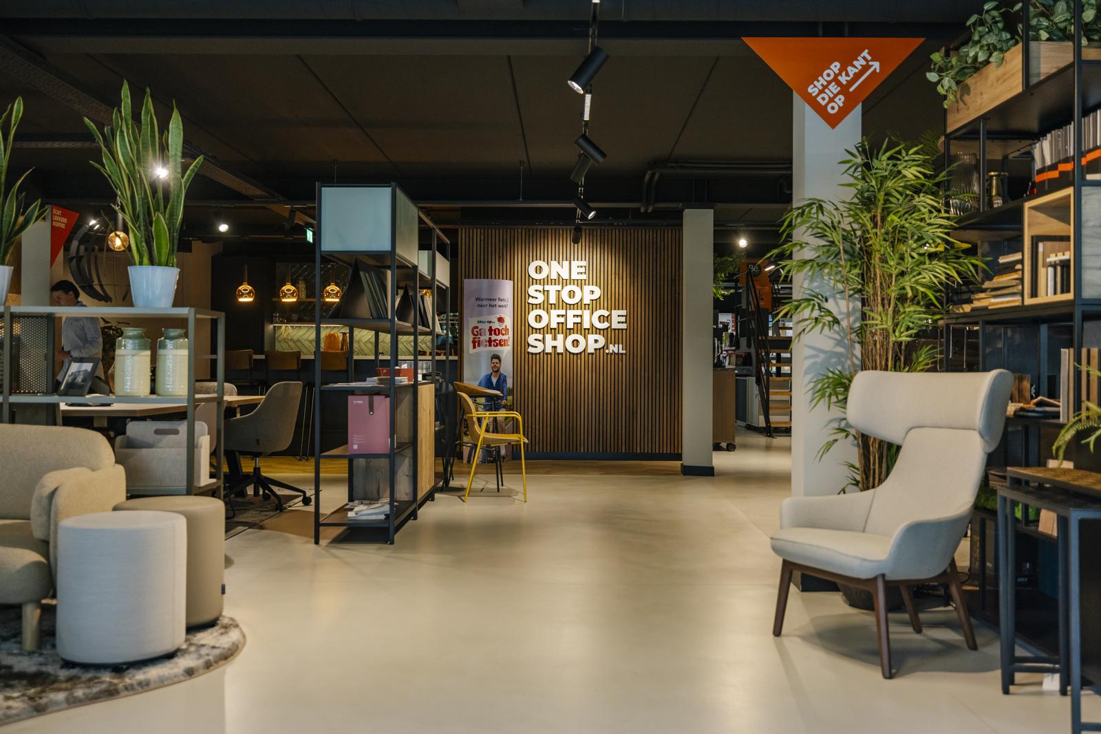 Showroom: mensen die testen of proeven, liggend 4:3